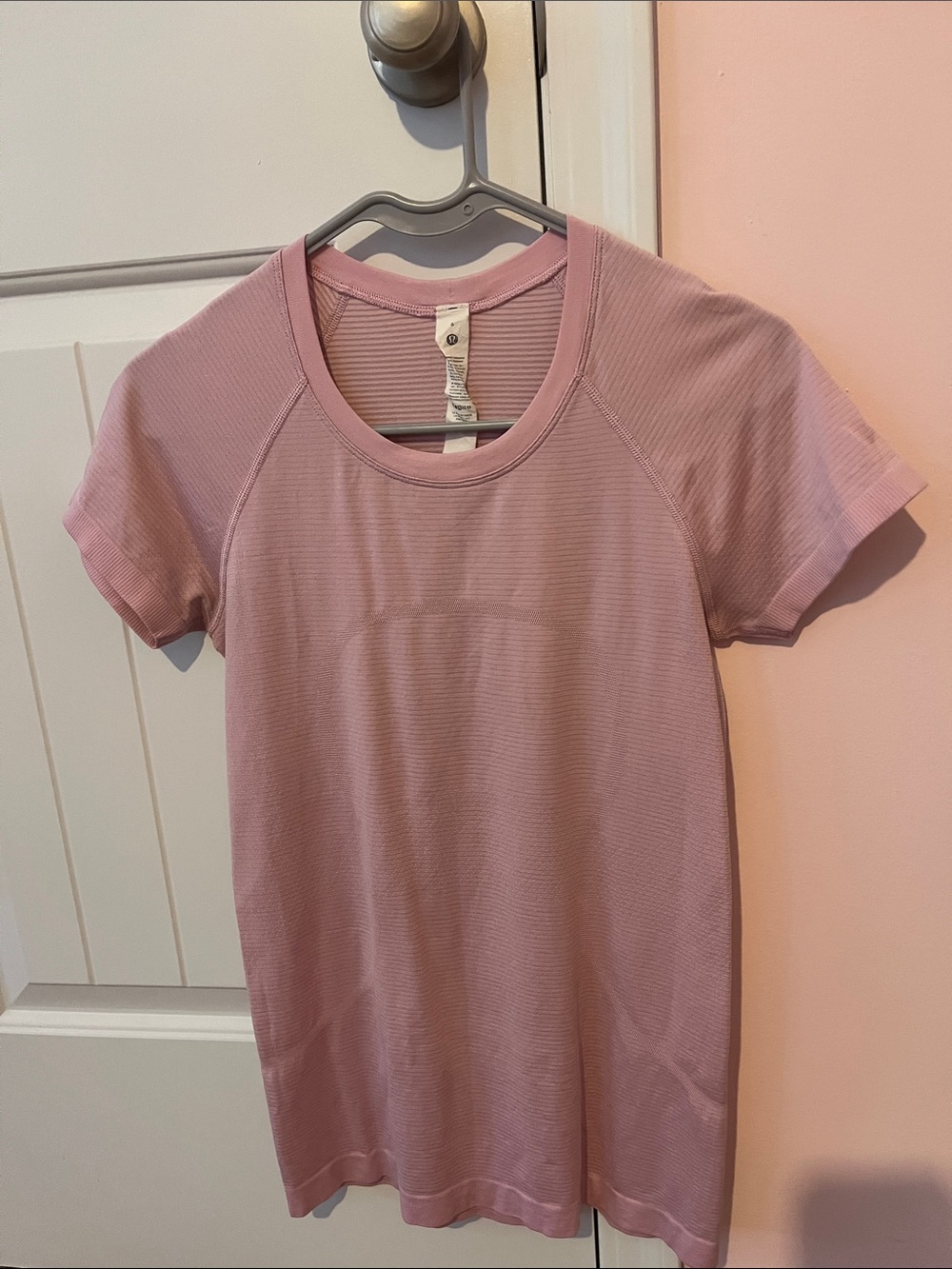 Swiftly Tech Short-Sleeve Shirt 2.0
Hip Length